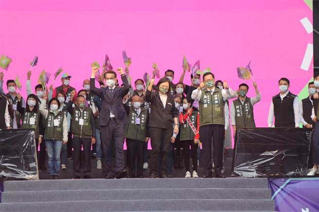 民进党桃园市长候选人郑运鹏今举办南桃园竞选总部暨客家后援会成立大会。（蔡明亘摄）