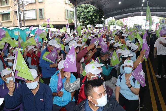 民进党桃园市长候选人郑运鹏南桃园竞选总部暨客家后援会成立大会，现场涌入1.5万名支持者。（蔡明亘摄）