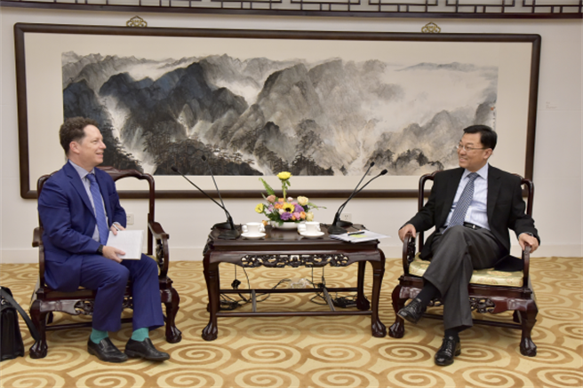 中美智库学者互访，力促两国之间建起更多沟通管道。图为中国外交部副部长谢锋会见甘思德。（中国外交部网站）