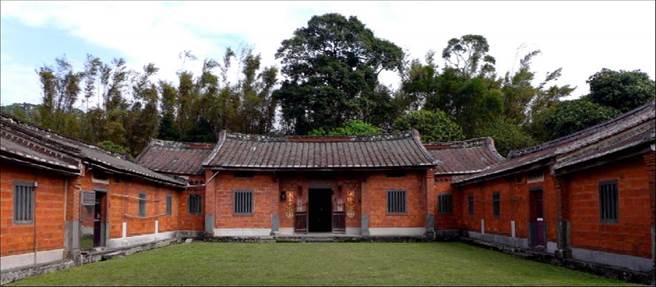 桃园市简送德古宅位于大溪内栅路二段，2014年登录为市定古蹟。（文化局提供／蔡明亘桃园传真）