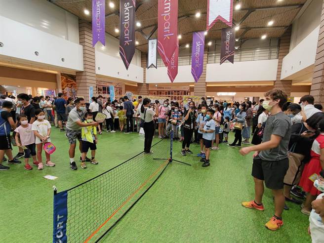 高雄市共有72所学校展示双语成果，其中光华国中以「匹克球」，作为展示项目，更是特别的亮点。（翻摄照片／崔正纲高雄传真）