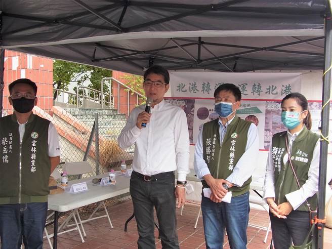 劉建國（右三）提雲林縣北港轉運站政策，與中央共同打造新亮點。（張朝欣攝）