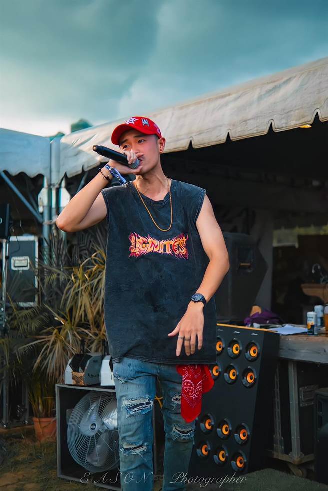 A.Roll推出首支单曲〈YAKUZA家〉。（飞行麋鹿音乐提供）