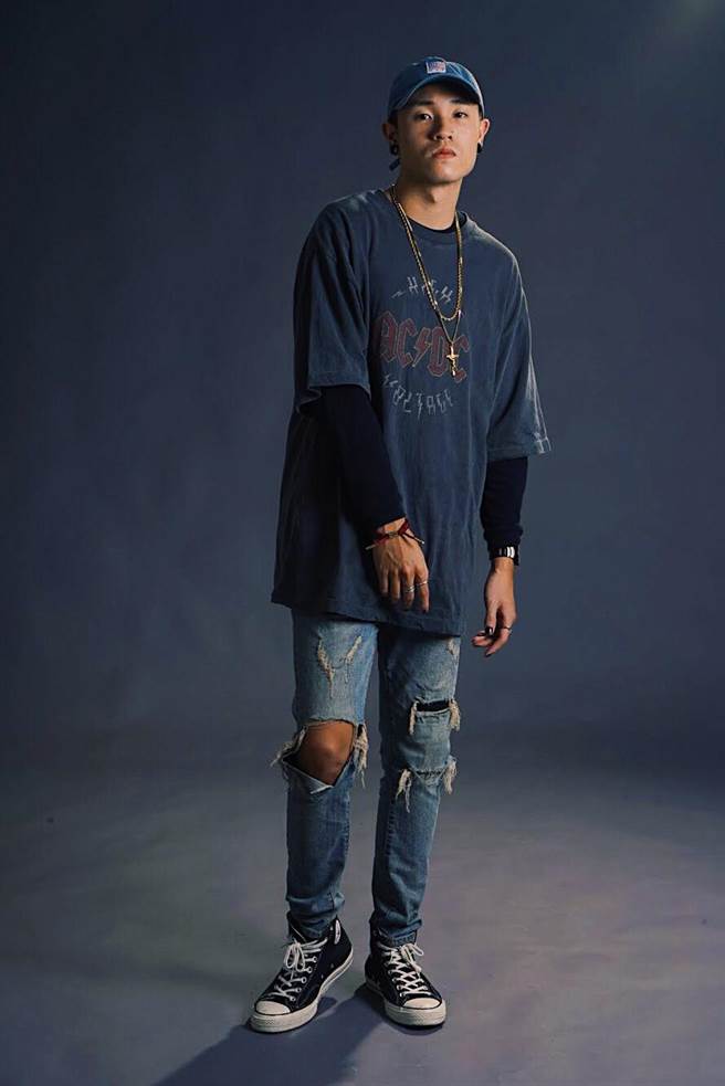 A.Roll推出首支单曲〈YAKUZA家〉。（飞行麋鹿音乐提供）