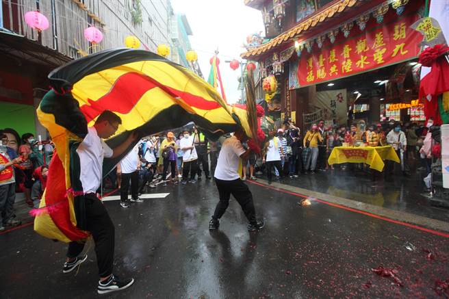 「葫芦寺九圣除瘟赐福大典遶境」活动，邀集松山慈惠堂、大甲镇澜宫、麦寮拱范宫、台北关渡宫、大龙峒保安宫、社子岛坤天亭、白沙屯拱天宫、北港朝天宫的九圣尊神以及相关阵头一同起驾。（张铠乙摄）