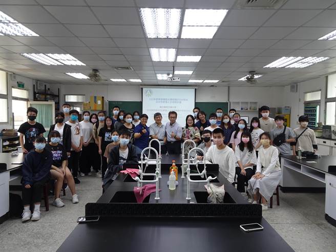 由于机会难得，当「微课程」开课讯息公告后，立即吸引100多位同学报名参加，反应相当热烈(图／金门高中提供)