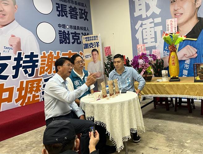 國民黨桃園市長候選人張善政今天與黨籍國民黨台南市長候選人謝龍介合體。(張善政競選辦公室提供)