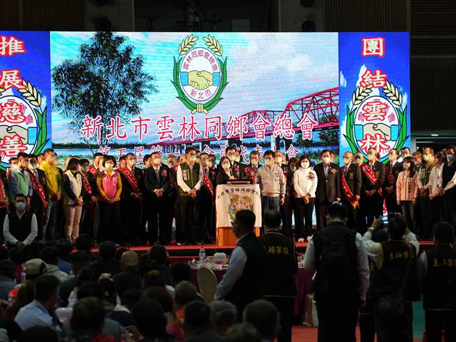 新北市云林同乡会总会今日举行第五届第一次会员代表大会暨第四、五届理事长交接及理监事就职典礼，不仅新北市长侯友宜受邀出席，蔡英文总统也率民进党新北市长候选人林佳龙、云林县长候选人刘建国前往现场出席活动。(黄敬文摄)