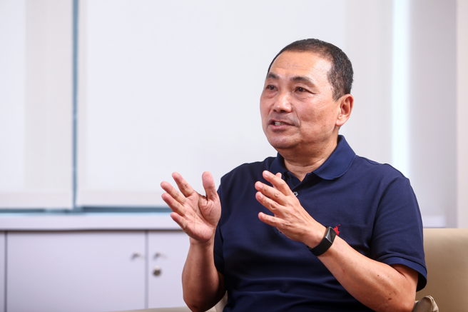 新北市長侯友宜表示，受到尼莎颱風外圍環流影響，北部有瞬間強降雨，各地天氣變化不穩定，更提醒「請用路人務必打開大燈，加大安全車距並減速慢行」。（資料照／鄧博仁攝）