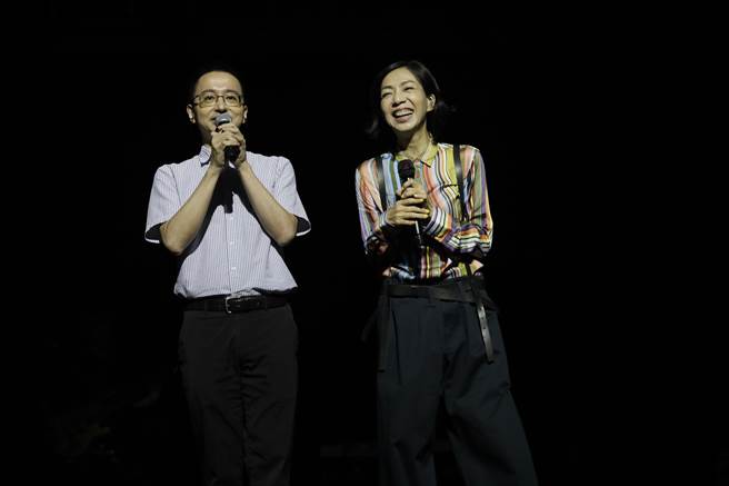 万芳今和罗一钧同台合唱。（读者提供）