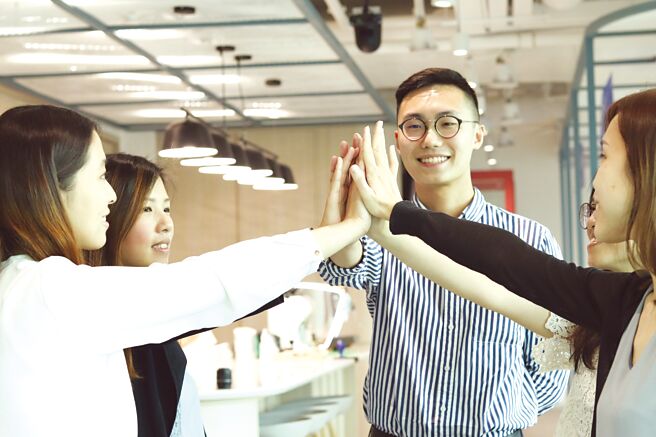 怡和餐饮集团「企业培训实习生计画」，培育社会新鲜人有机会出国实习且两年升管理阶层。图／怡和餐饮集团提供