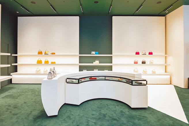 Valextra进驻微风信义百货一楼。（Valextra提供）