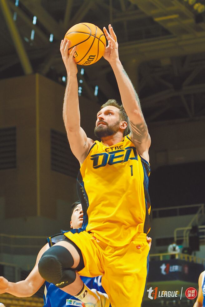 特攻洋将艾德昨天贡献全场最高26分，更在最后关头投进致胜三分球。（T1联盟提供）