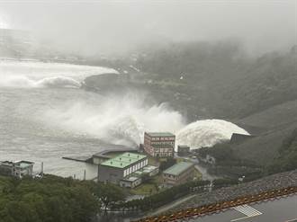 尼莎颱風帶來大雨 石門水庫16日上午洩洪