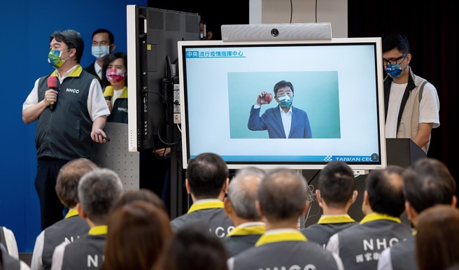 中央流行疫情指挥中心举行「千锤百炼、苹安幸福」COVID-19防疫1000天活动，现任指挥官王必胜3度提及前指挥官陈时中，表示「我们怀念他」。（资料照／总统府提供）