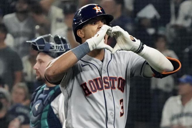 太空人潘尼亚在第18局击出阳春全垒打。（美联社）