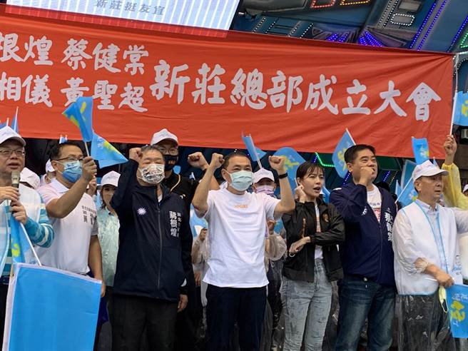 卢北上侯南下母鸡尬场？侯友宜：有心的候选人都会给满满支持。（叶德正摄）