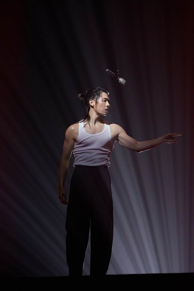 吴建豪在《披荆斩棘2》展现舞艺。（环球音乐提供）