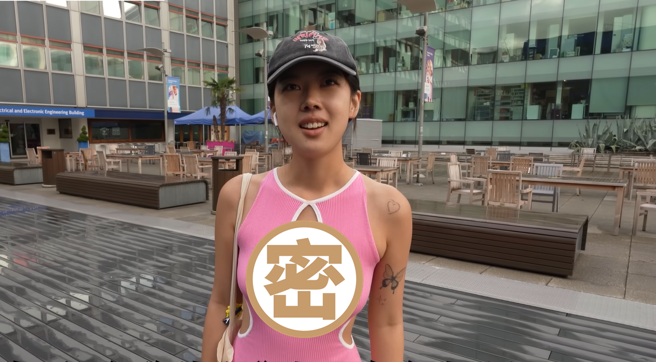 香港Youtuber在英國倫敦採訪留學生，意外採訪到一位性感學霸正妹。(圖/Torres Pit托哥 Youtube)