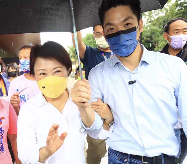 台中市长卢秀燕（左）与国民党台北市长候选人蒋万安（右）。（图 / 翻摄自卢秀燕脸书）