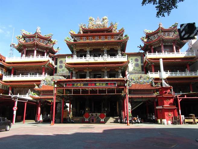 台南市下营区之台语发音为「A赢」，当地信仰中心下营上帝庙，成了候选人最爱参拜的庙宇。（下营区公所提供／张毓翎台南传真）