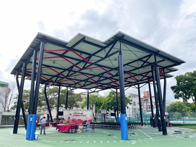 花莲市吉宝竿部落文化聚会位在中原国小内，是县内首座盖在学校的聚会所，去年3月中旬动工，昨落成启用。（原民会提供／罗亦晽花莲传真）