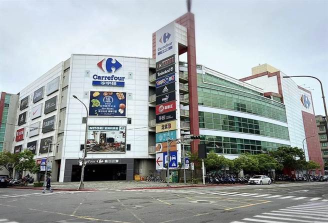 内湖家乐福今日下午也出现无预警停电。（摘自内湖家乐福脸书粉丝专页）