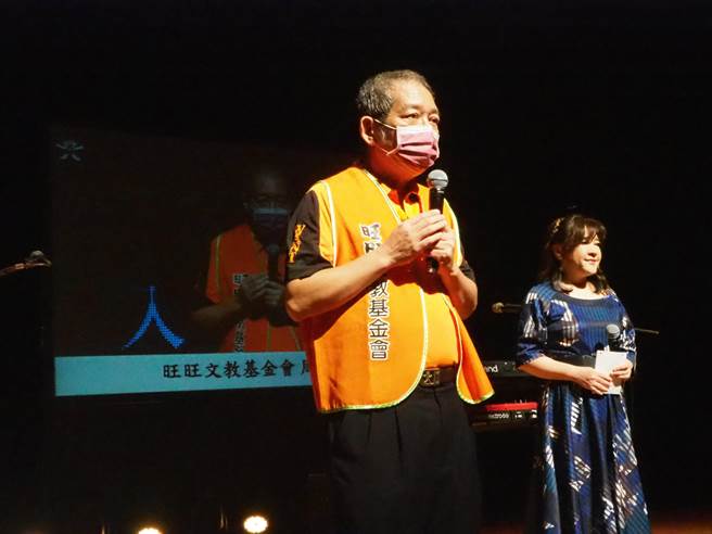 旺旺文教基金会主任周哲仁代表旺旺集团董事长蔡衍明，向所有志工表示敬佩与感谢之意。（陈育贤摄）