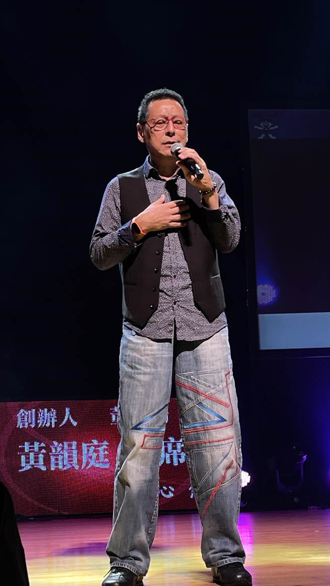 罗吉镇演唱民歌神曲「木棉道」。（陈育贤摄）