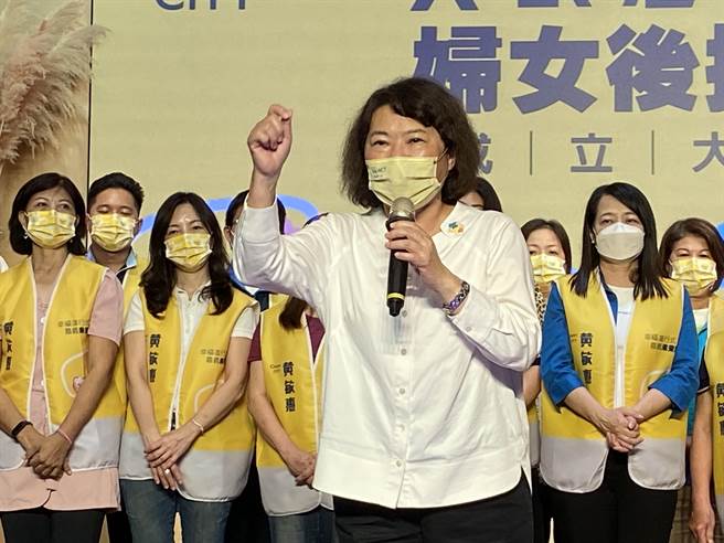 嘉义市长黄敏惠争取连任，高呼：集中选票要求中央公平对待嘉义市。（廖素慧摄）