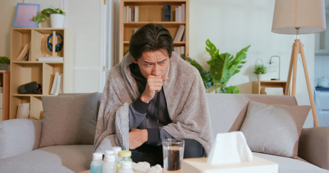 呼吸順暢有助於讓發炎阻塞的呼吸道恢復正常，氣順則痰易排出，自然就能加速痊癒。（示意圖／shutterstock）