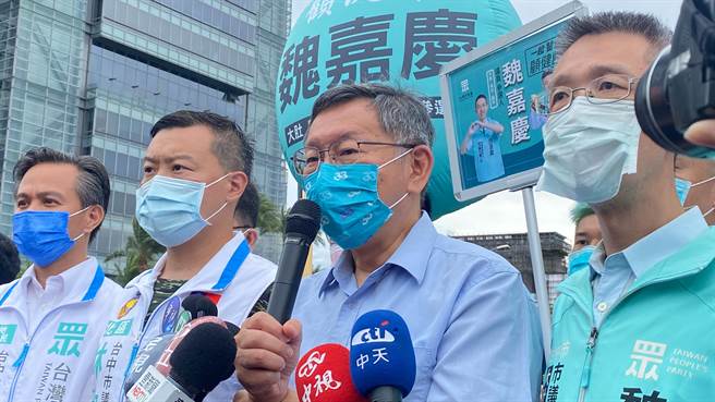 柯文哲今天南下台中辅选，针对习近平不放弃武统台湾等议题回应。（张亦惠摄）