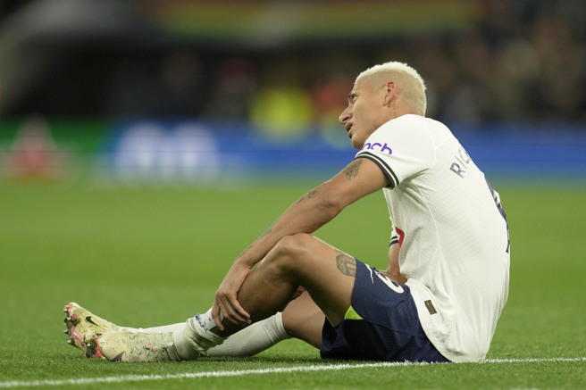 英超世界盃开打在即却遇伤势热刺前锋拄拐受访当场泪崩