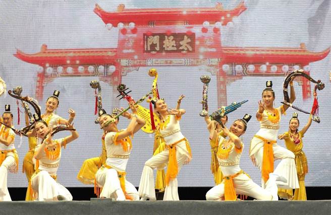 參與演出的太極門弟子從7歲到70歲，其中大學生及社會新鮮人的現代舞蹈結合武術。（翻攝圖片）