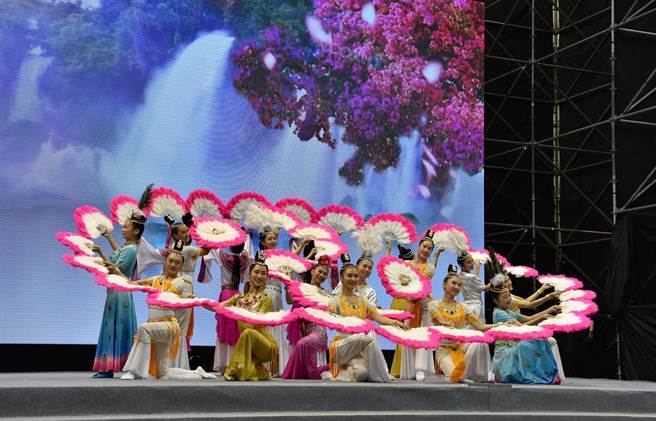 羽扇公主倾国倾城，更有建国建城的沉稳，带领着世人于日常中行善、走向良心的方向。(主办单位提供／蔡依珍桃园传真)