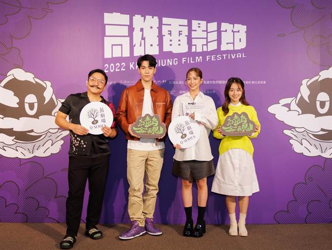 导演北村丰晴（左起）率演员林子闳、叶星辰、许莉廷出席《绿岛金魂》首映活动。（高雄电影节提供）