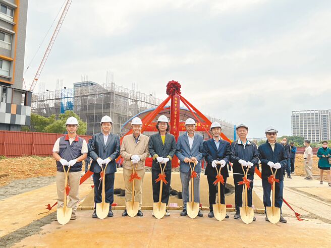 中悦建設機構青埔首座超級商辦「森PLAZA」於國慶日盛大開工。（業者提供）