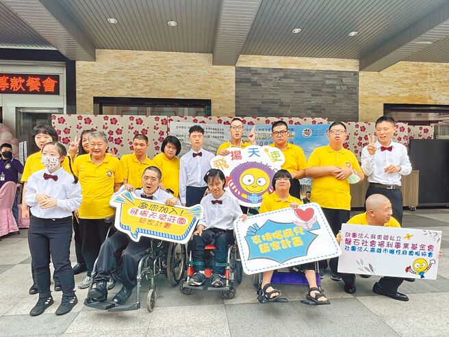 屏東縣磐石社會福利事業基金會動工打造「飛揚天使莊園」，出現7500萬的資金缺口，基金會15日舉辦募款餐會，盼各界善心人士協助。（謝佳潾攝）