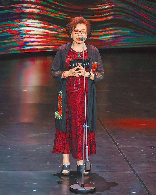 86岁「国宝歌手」纪露霞昨出席广播金钟奖。（罗永铭摄）