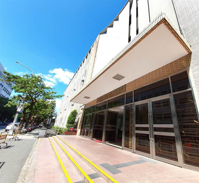 去年许姓男子到桃园新屋公共埤塘钓鱼，杨姓男子说埤塘是他的控告许男打算窃盗鱼，台湾高等法院判他无罪确定。（本报资料照片）