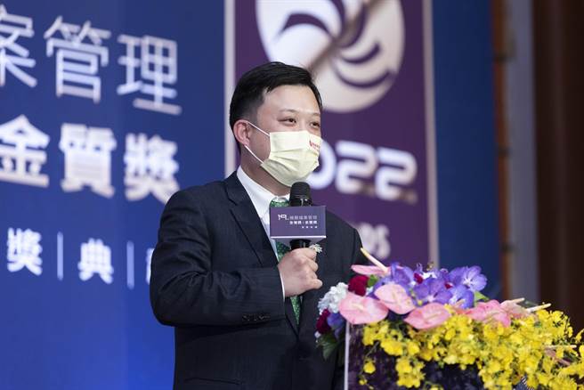 桃园市政府秘书处长顏子杰代表本届获奖机关致词。(秘书处提供／蔡依珍桃园传真)