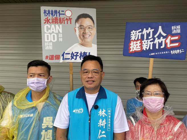 林耕仁17日為新北市長侯友宜喊冤說，昨天侯友宜來新竹參拜，卻被綠營操作。其實，侯市長一路上都有掌握情況並指揮調度，雨勢變大後就立即停止行程回新北坐鎮。（林耕仁提供／陳育賢新竹傳真）