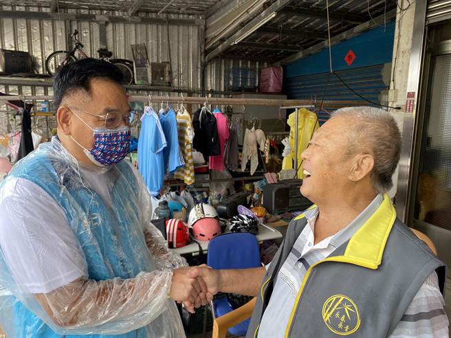 林耕仁今天持續用行動深入基層拜票。（林耕仁提供／陳育賢新竹傳真）