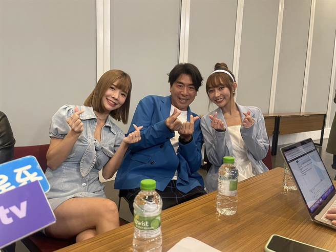 林襄（右）今露面出席记者会，艾融（左起）、梁赫群。（池宗玲摄）