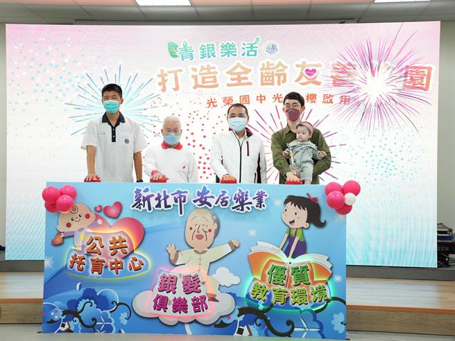 新北市三重区光荣国中光曜楼在17日举行启用典礼，新北市长侯友宜也受邀到场见证。(黄敬文摄)