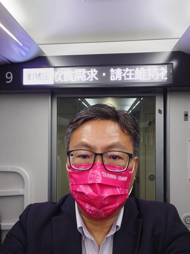 民進黨籍花蓮縣議員第二選區候選人陳財能昨搭乘台鐵229次列車北上時，因受颱風外圍環流影響，卡在福隆站長達1個多小時，見台鐵未有相關應變措施，致電向立委陳歐珀反映後，列車便開行，他在臉書粉絲專頁上分享此事卻引發網友撻伐。（摘自陳財能臉書粉絲專頁）