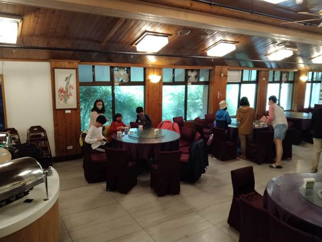 目前266位遊客及35位員工都安置在明池山莊的客房，安全、飲食無虞。（明池山莊提供／吳佩蓉宜蘭傳真）