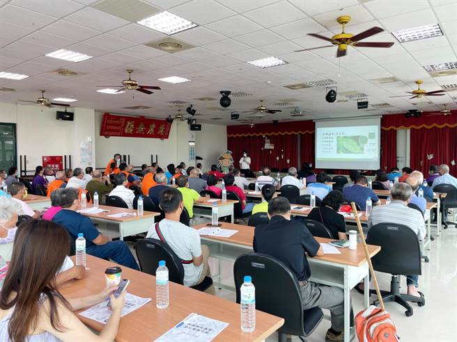 「柑橘品种、病虫害防治及安全用药」谘询讲习会吸引许多农友参加。（嘉义大学提供／廖素慧嘉市传真）