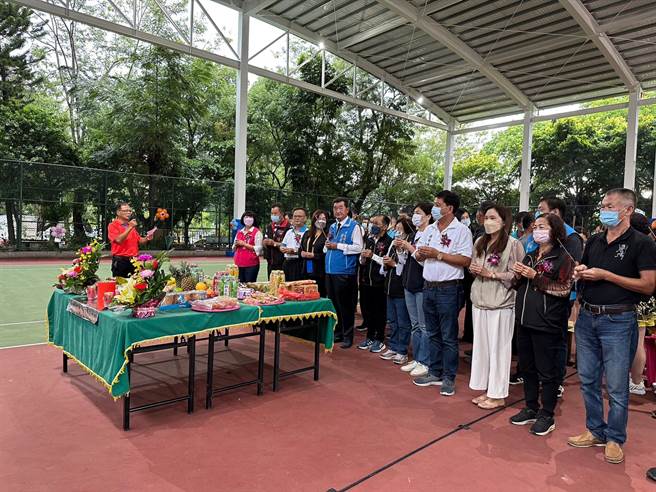 蔡培慧爭取前瞻基礎建設經費，草屯鎮多功能球場啟用。（蔡培慧服務處提供／廖志晃南投傳真）