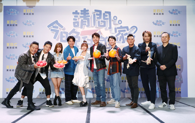 许效舜（左起）威廉、艾融、梁赫群、林襄、王传一、陈汉典、窦智孔、黄镫辉。（东森超视提供）